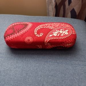 Vera Bradley Clam Shell Eyeglass case, retired Mesa Red Paisley print